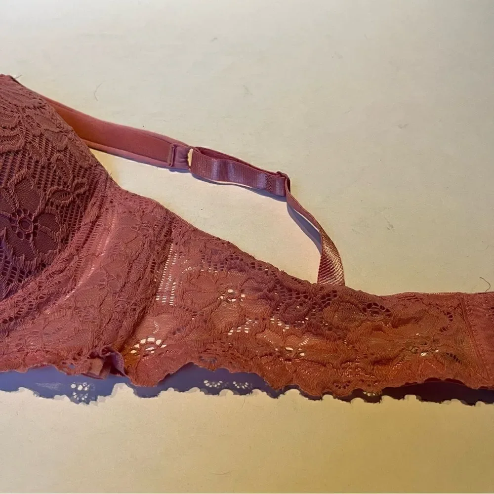 Delta Burke Bra Deep Pink with Lace Sides Size 40DD Underwire